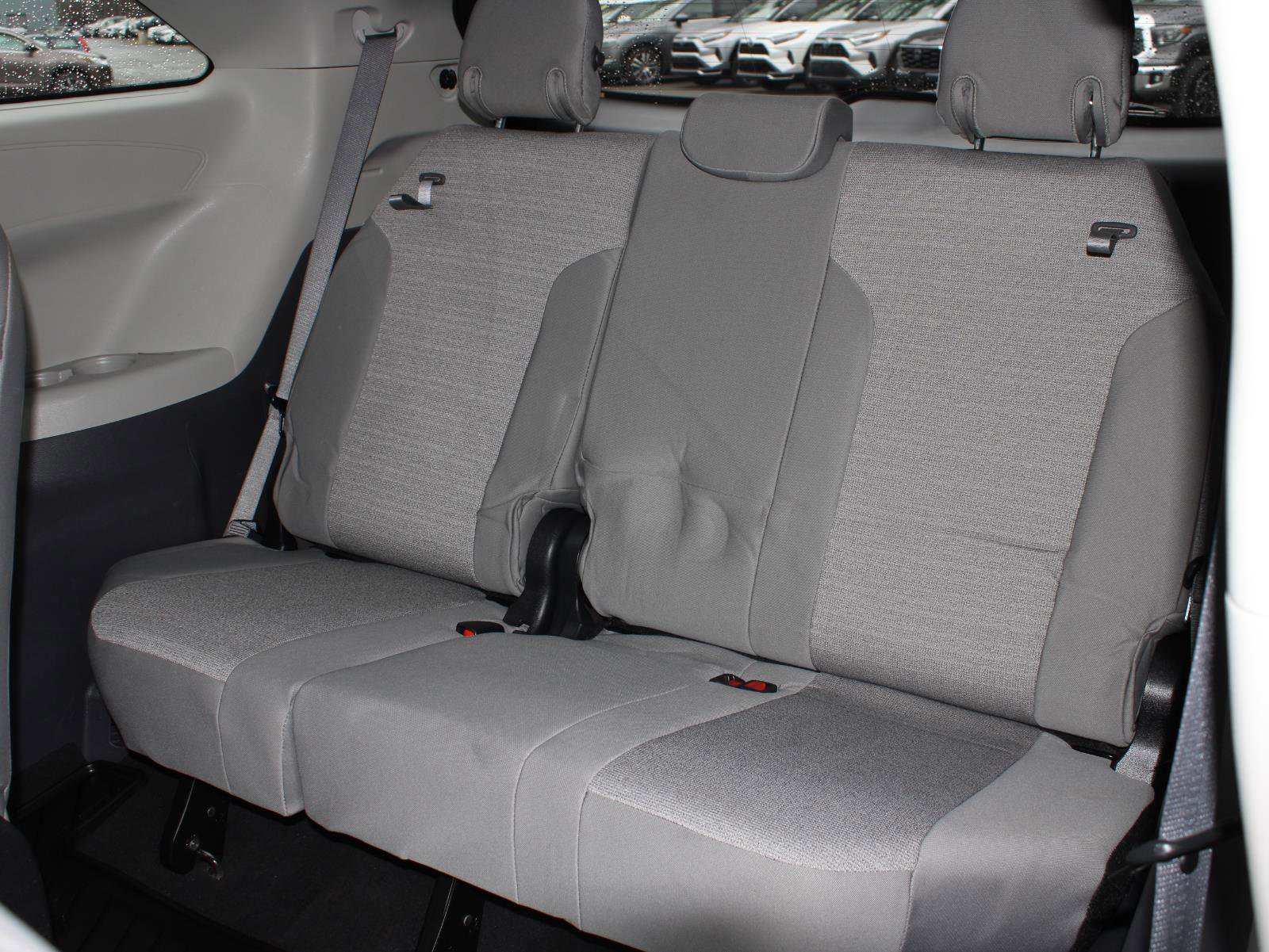 Used 2022 Toyota Sienna LE image 19
