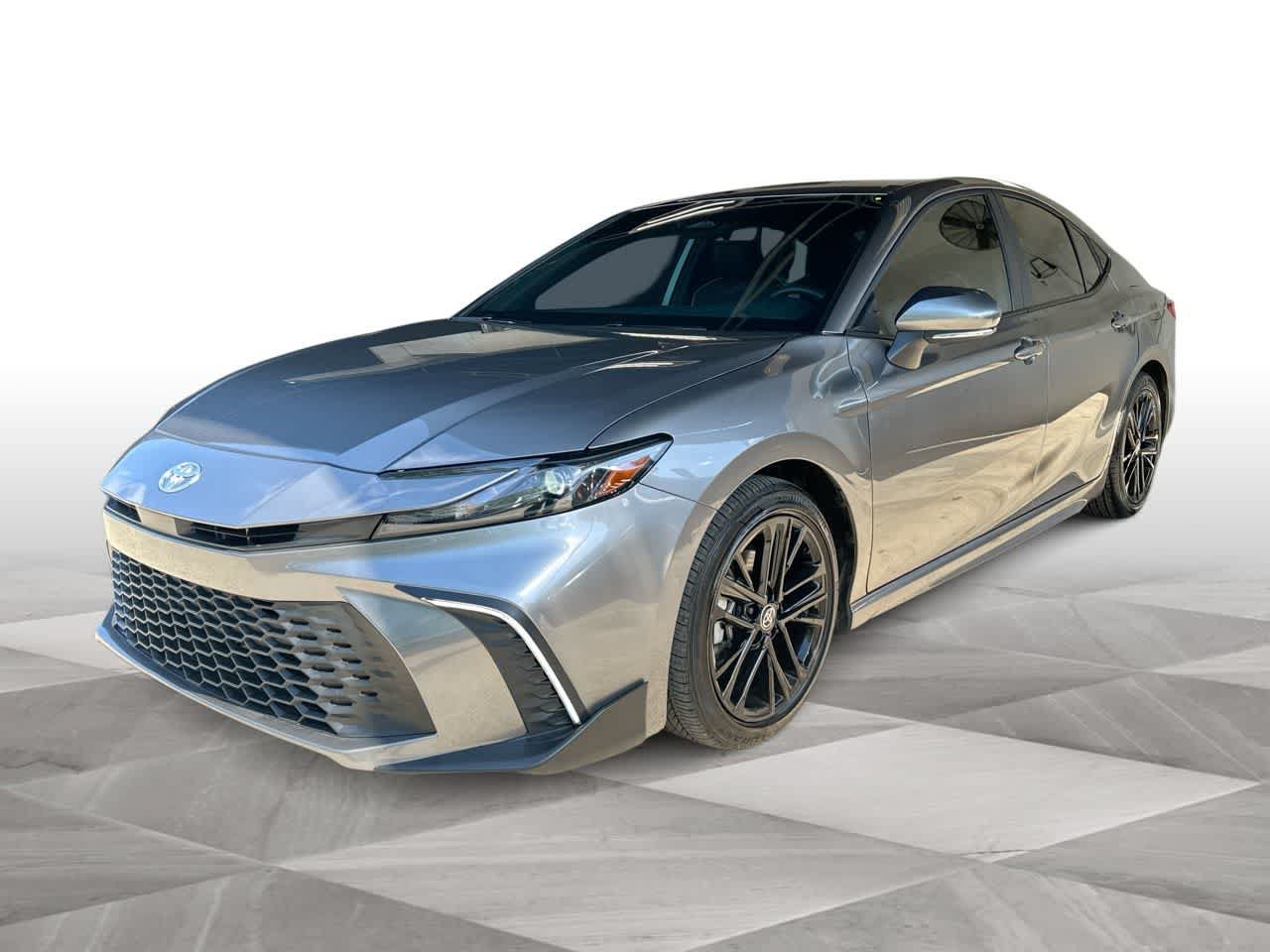 Used 2025 Toyota Camry SE w/ Convenience Package FWD image 4