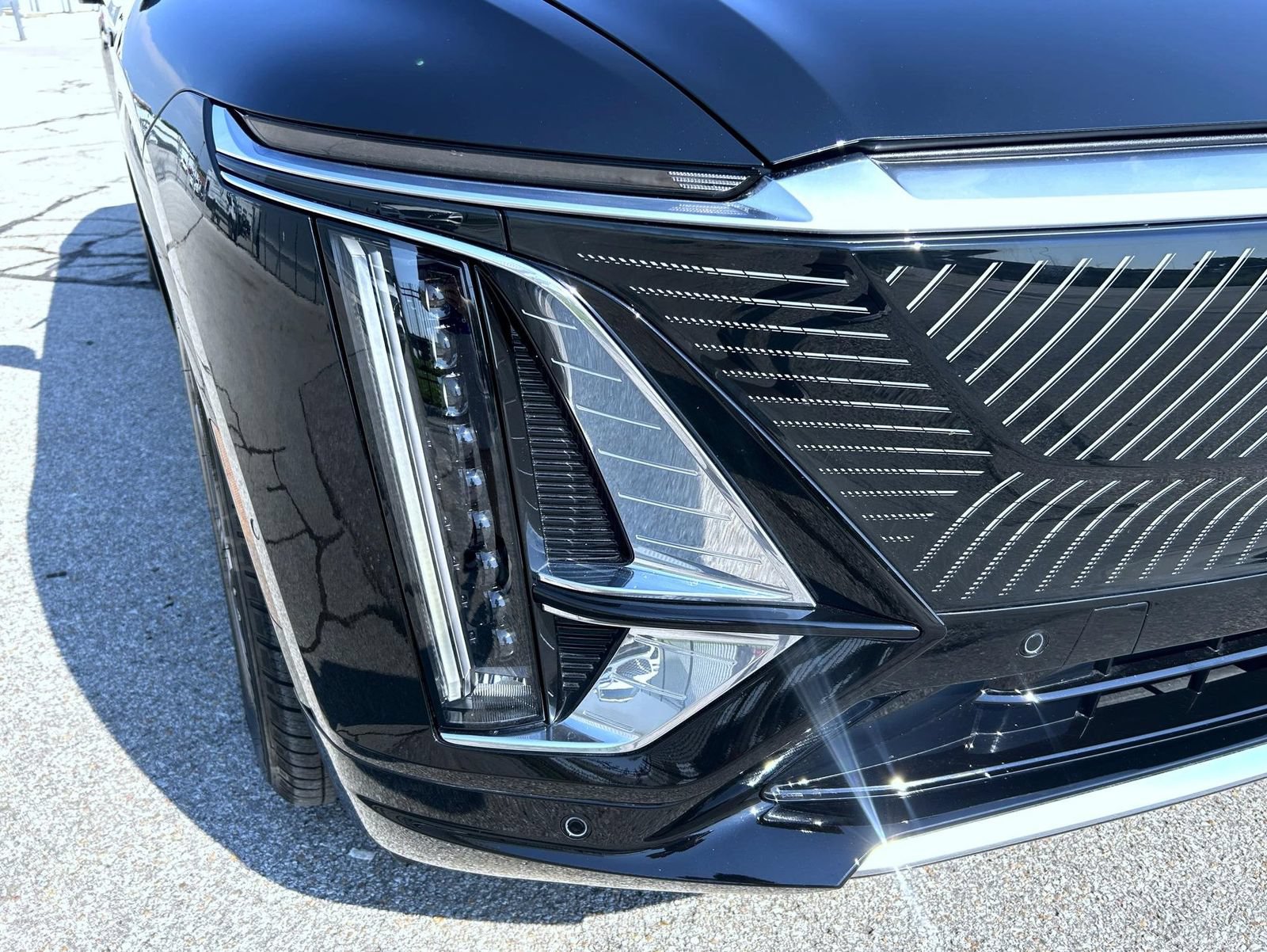 Certified 2024 Cadillac Lyriq Luxury AWD/4WD image 10