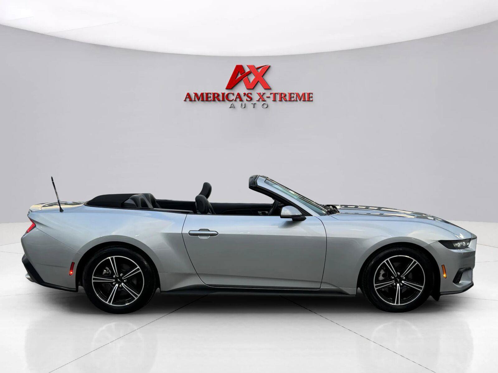 Used 2025 Ford Mustang Premium RWD image 15