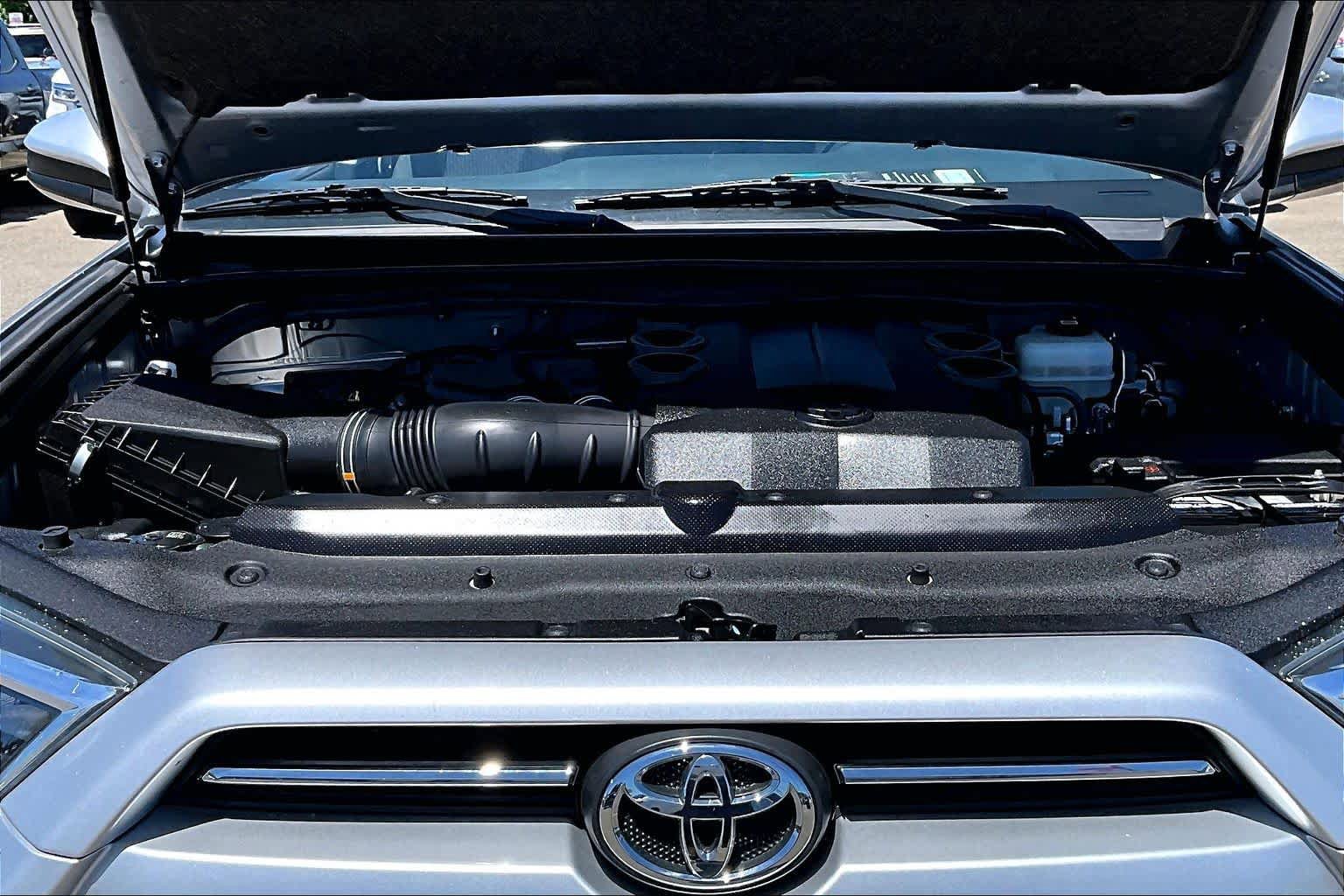 Used 2021 Toyota 4Runner SR5 AWD/4WD image 31