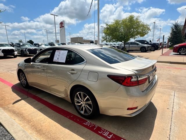 Used 2017 Lexus ES 300h FWD image 10