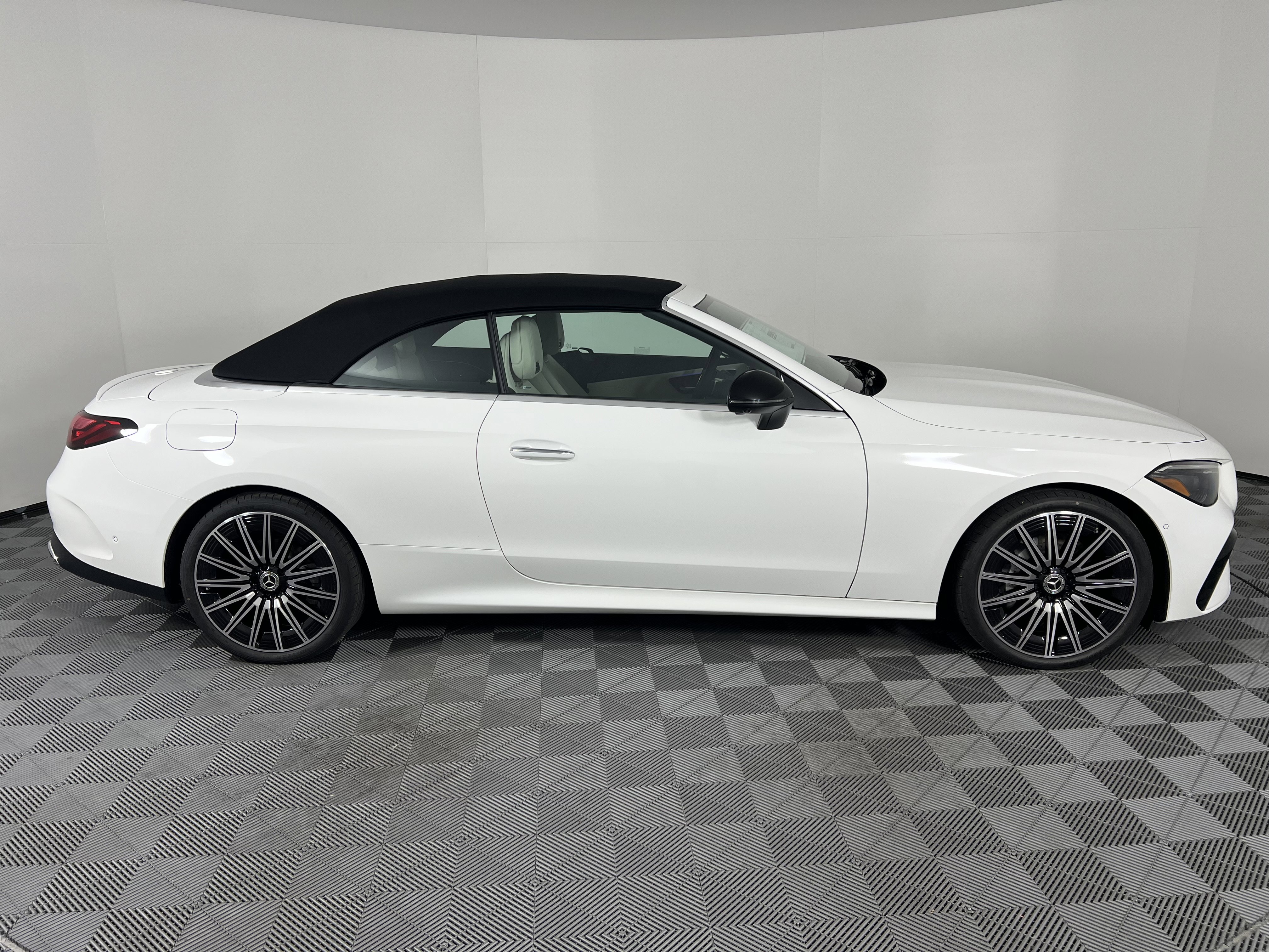 New 2026 Mercedes-Benz CLE 300 4MATIC Cabriolet image 19