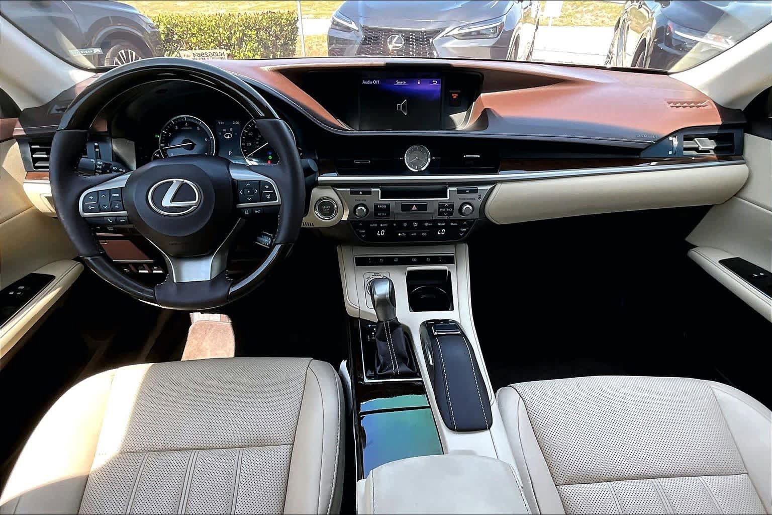 Used 2017 Lexus ES 350 w/ Luxury Package FWD image 16