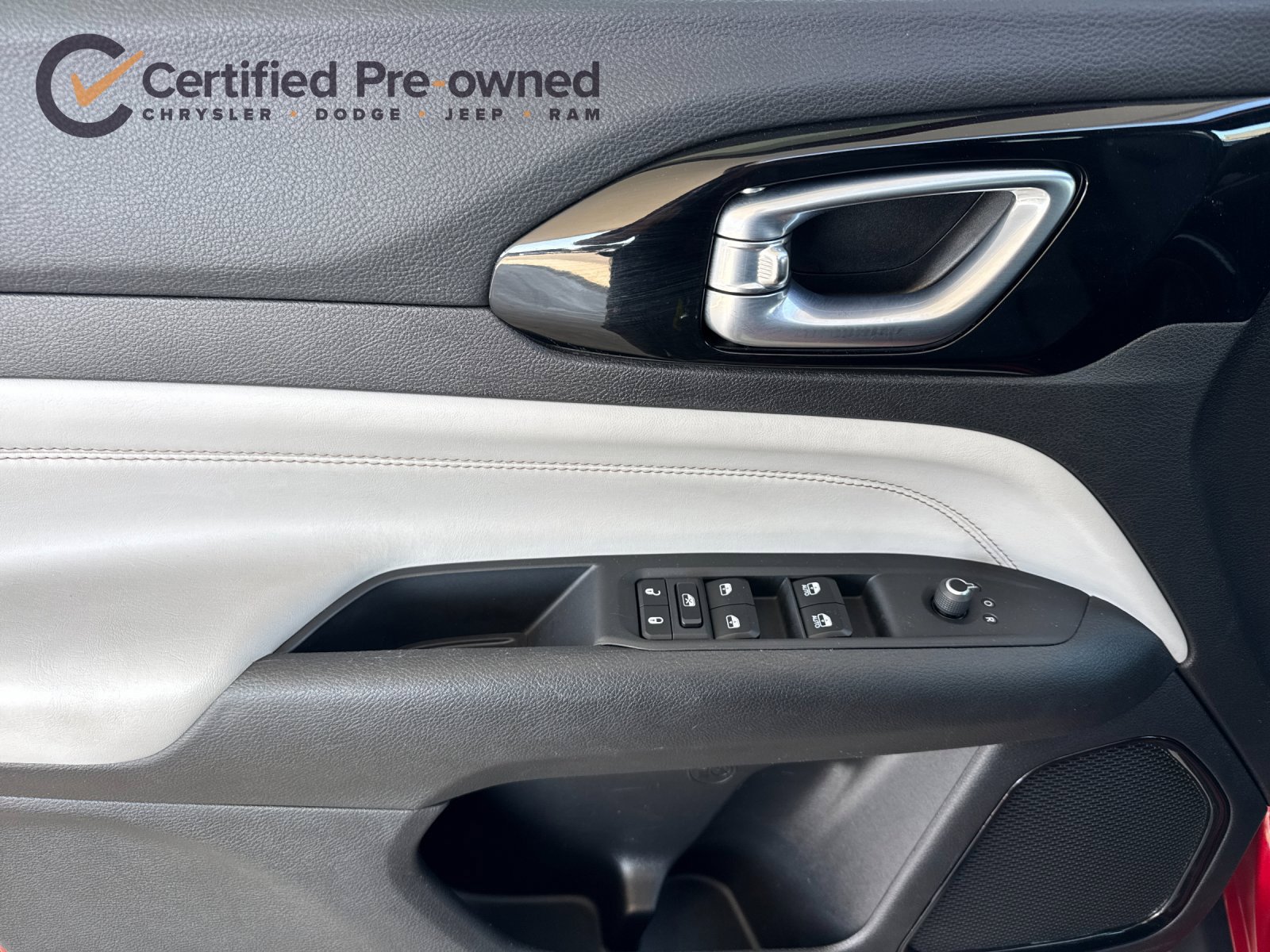 Used 2025 Jeep Compass Limited AWD/4WD image 12