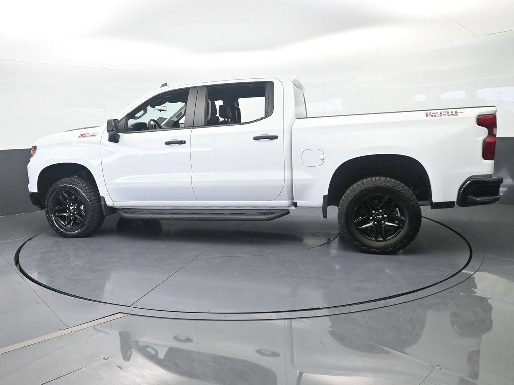 Used 2024 Chevrolet Silverado 1500 Custom Trail Boss AWD/4WD image 3