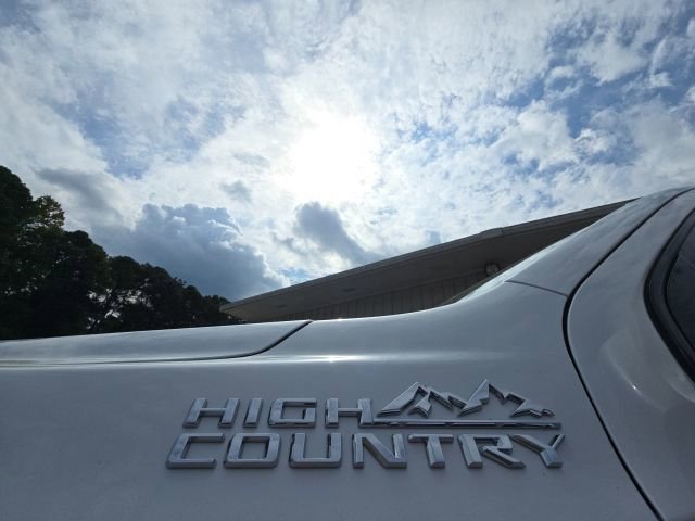 Used 2022 Chevrolet Tahoe High Country AWD/4WD image 9
