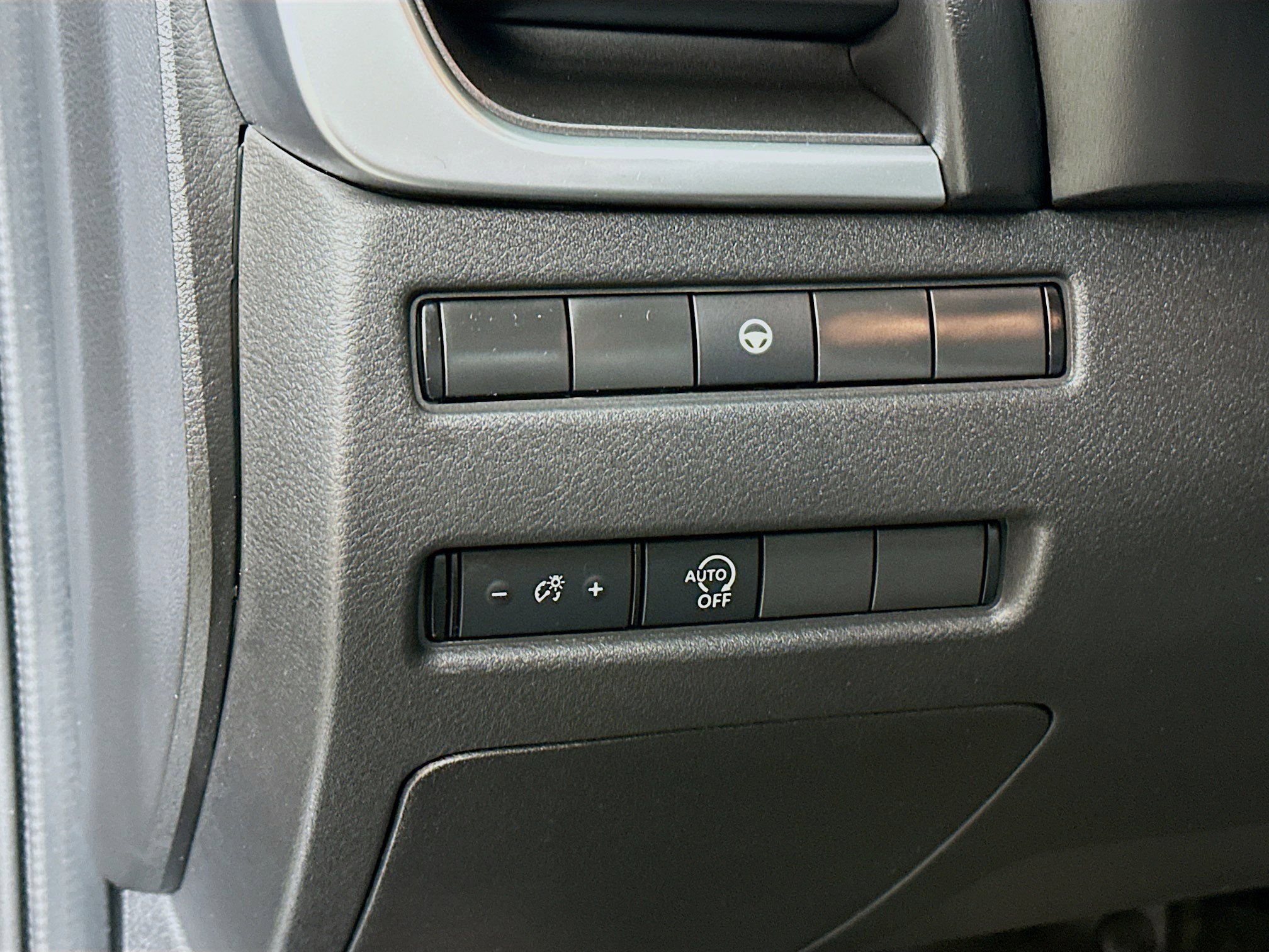 Used 2023 Nissan Rogue SV AWD/4WD image 10