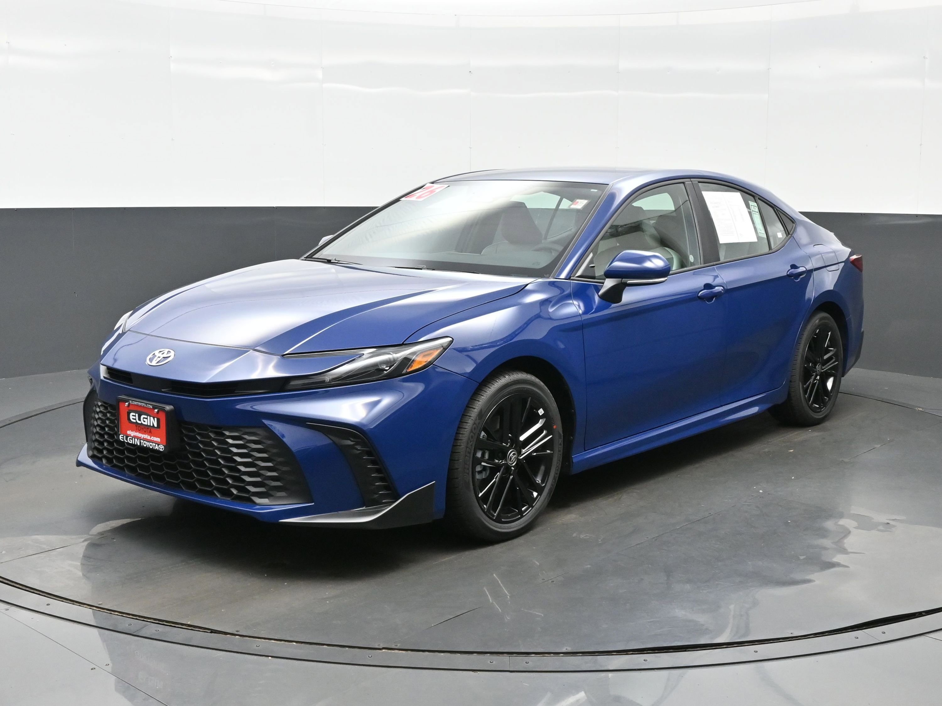 Used 2026 Toyota Camry SE image 2