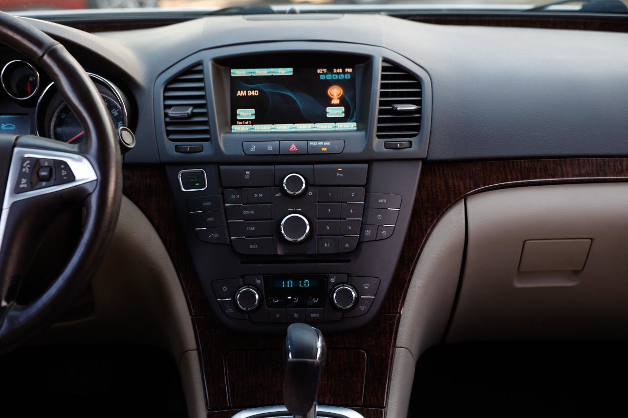 Used 2013 Buick Regal Premium image 32