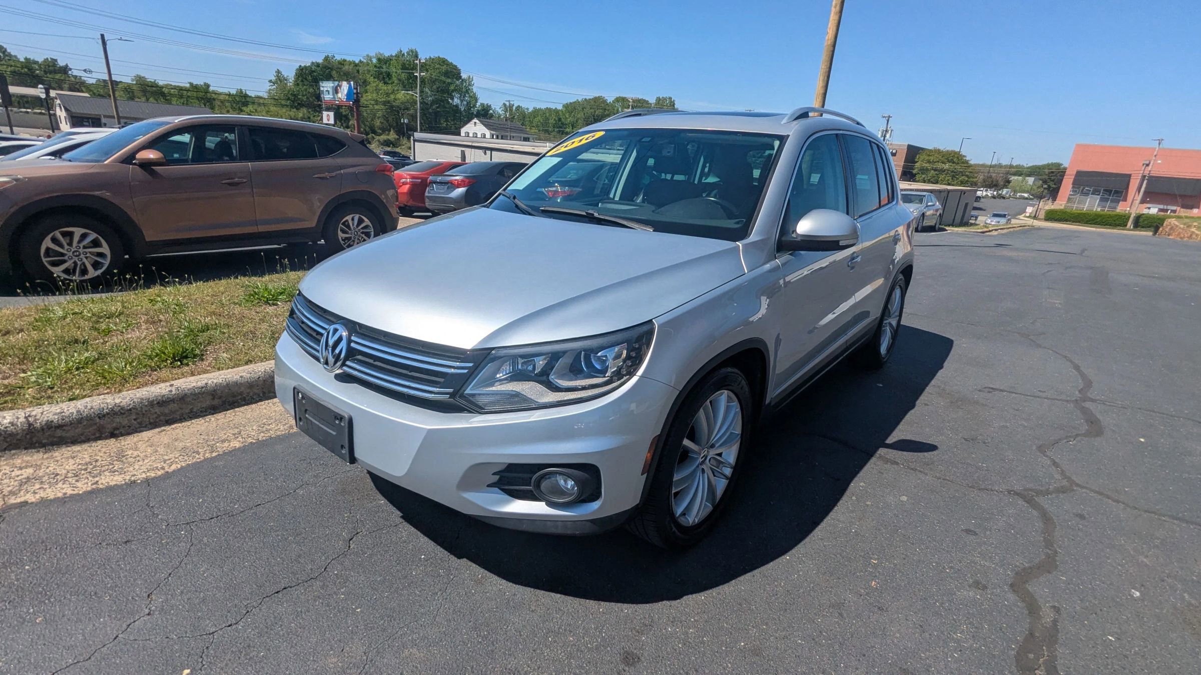 Used 2016 Volkswagen Tiguan SE image 3