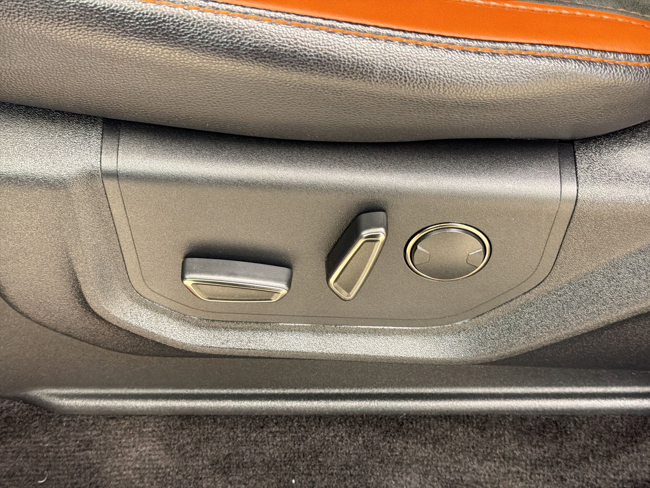 Used 2018 Ford F150 Raptor w/ Equipment Group 802A Luxury image 11