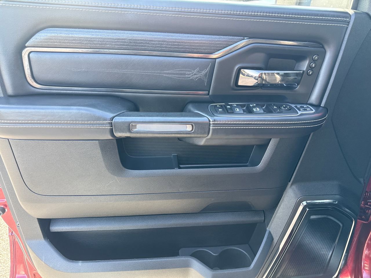 Used 2024 RAM 2500 Limited image 12