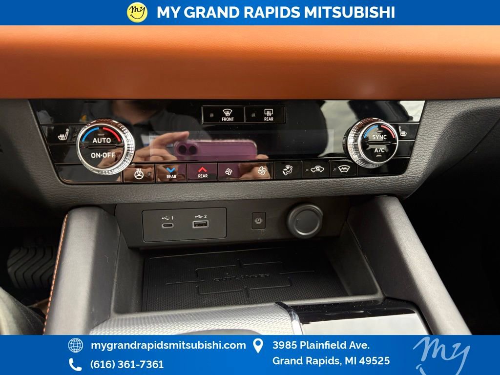 New 2025 Mitsubishi Outlander SEL image 21