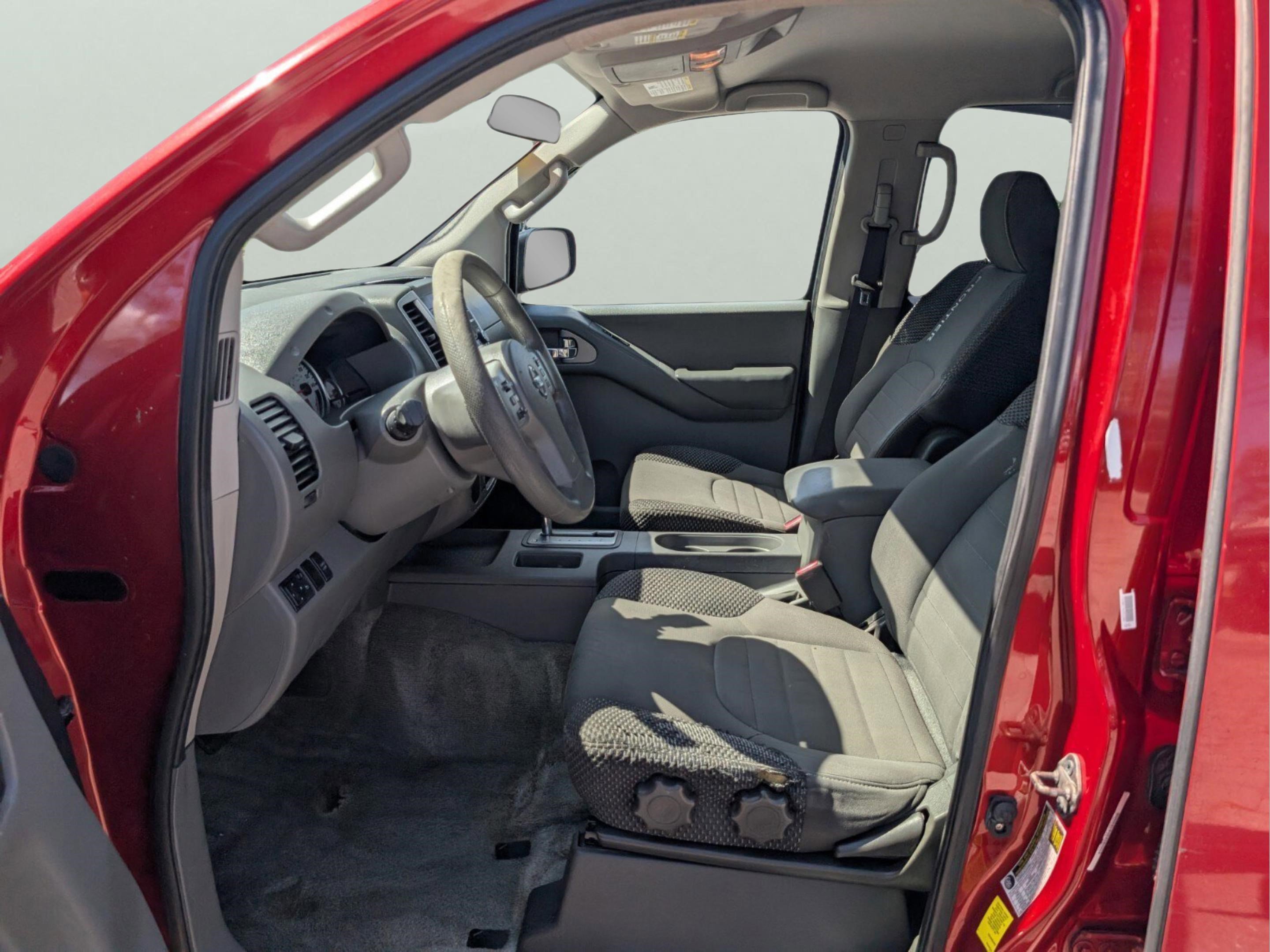 Used 2013 Nissan Frontier Desert Runner image 26