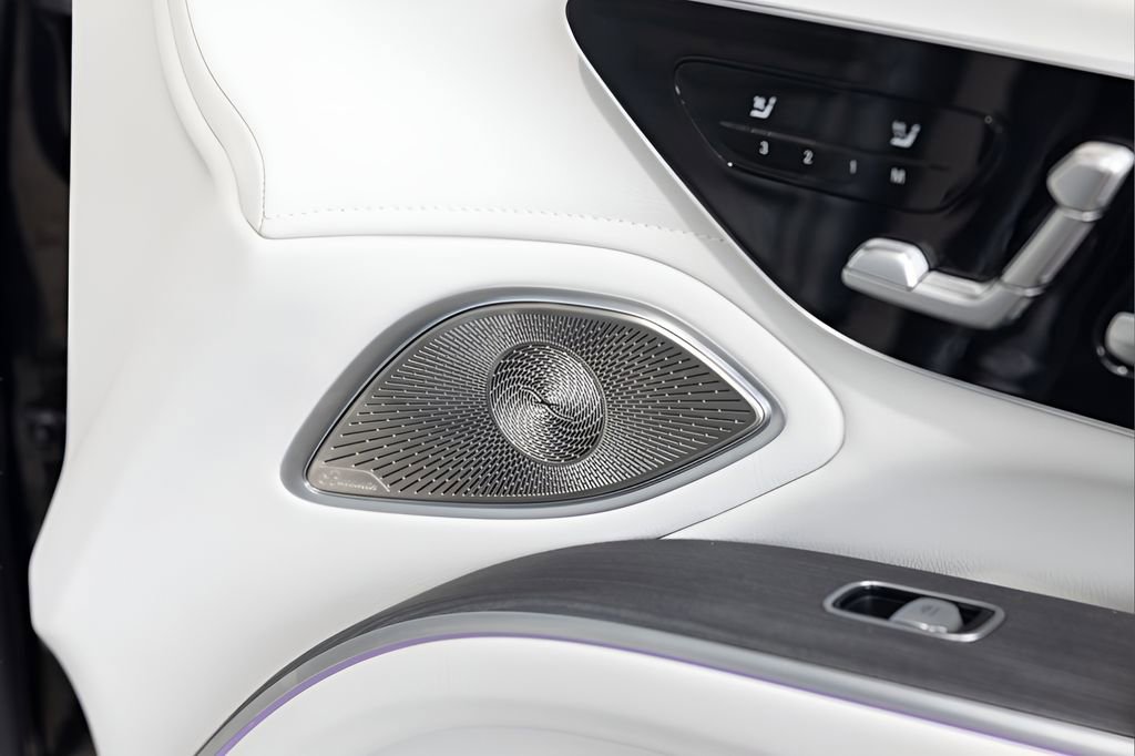 Used 2022 Mercedes-Benz EQS 580 4MATIC Sedan w/ Pinnacle Trim Package image 90