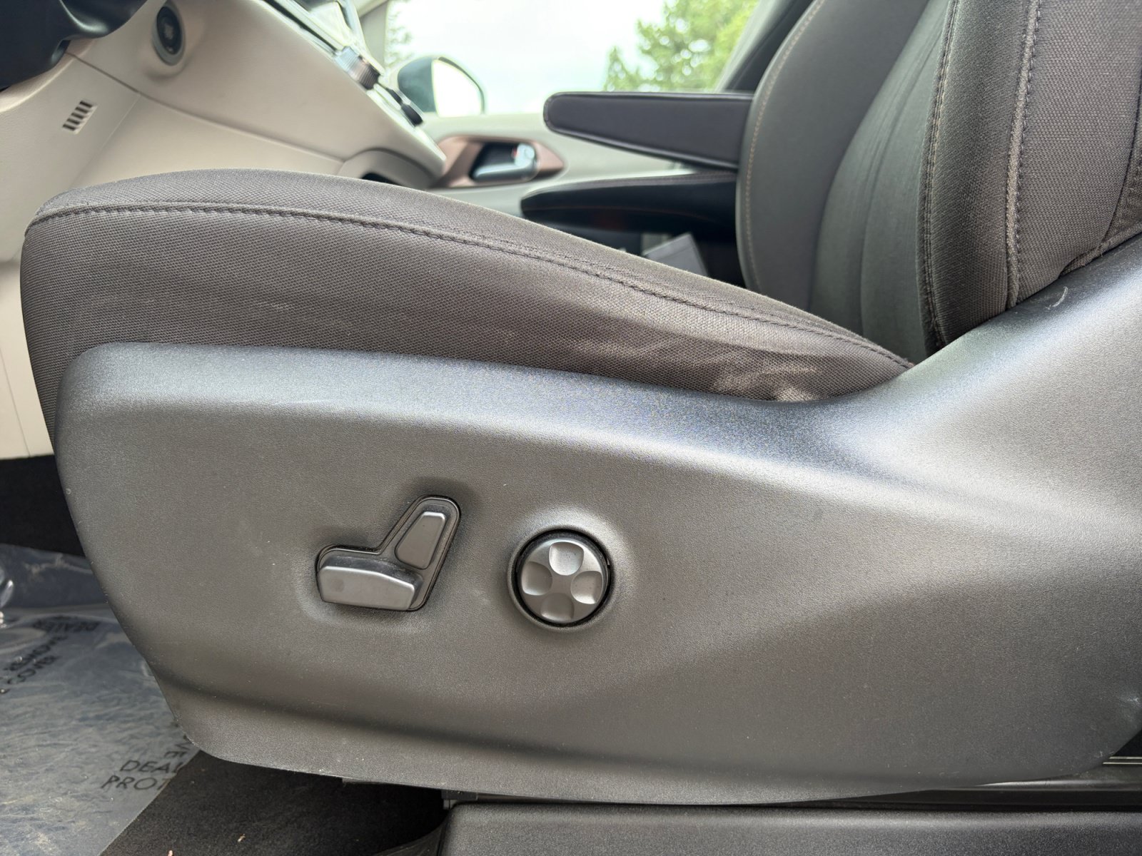 Used 2017 Chrysler Pacifica Touring FWD image 15