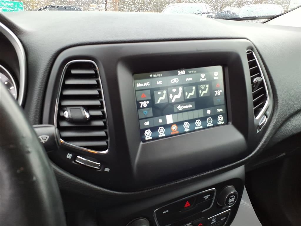 Used 2019 Jeep Compass Latitude w/ Cold Weather Group AWD/4WD image 19