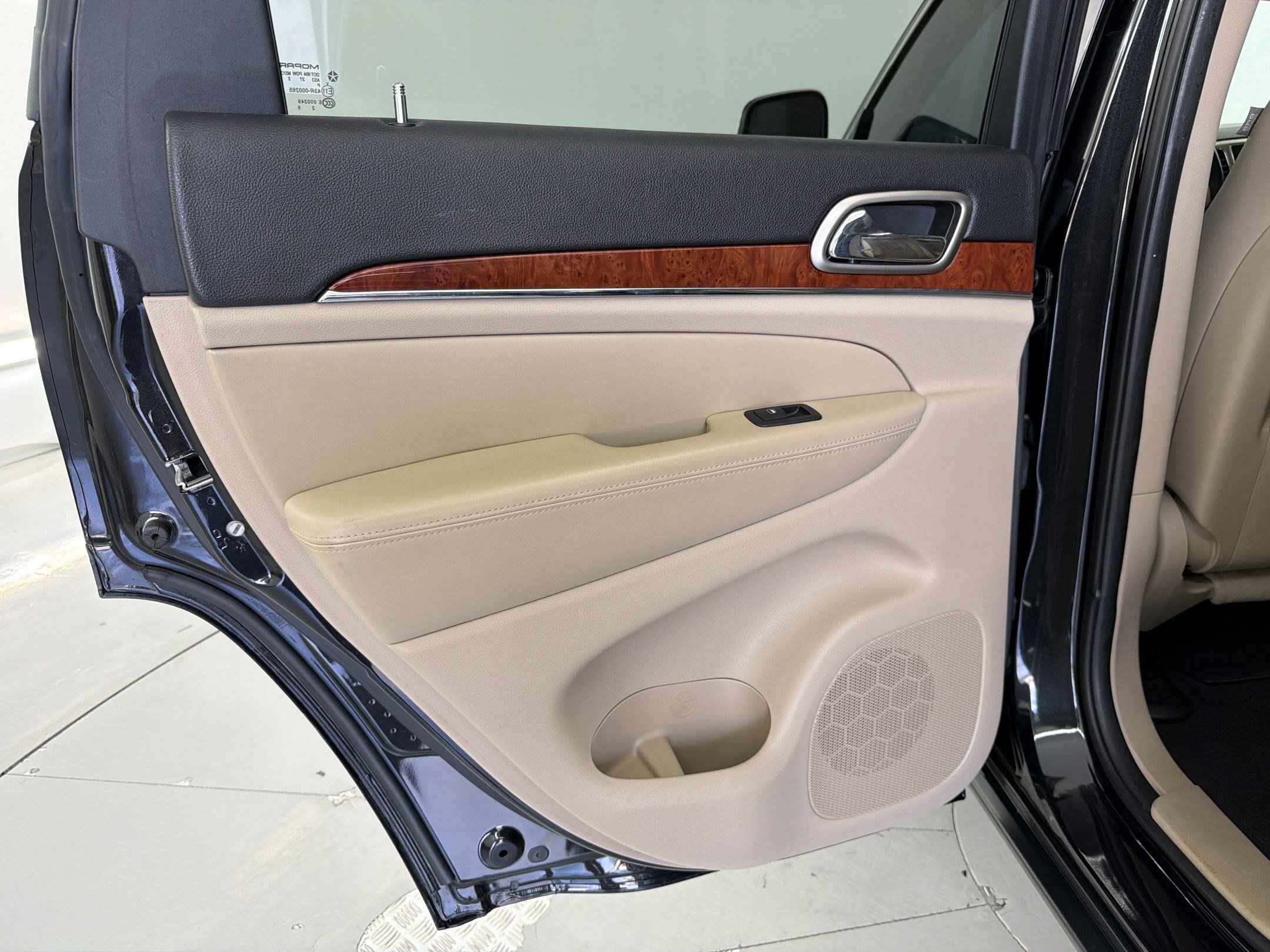 Used 2013 Jeep Grand Cherokee Limited AWD/4WD image 29