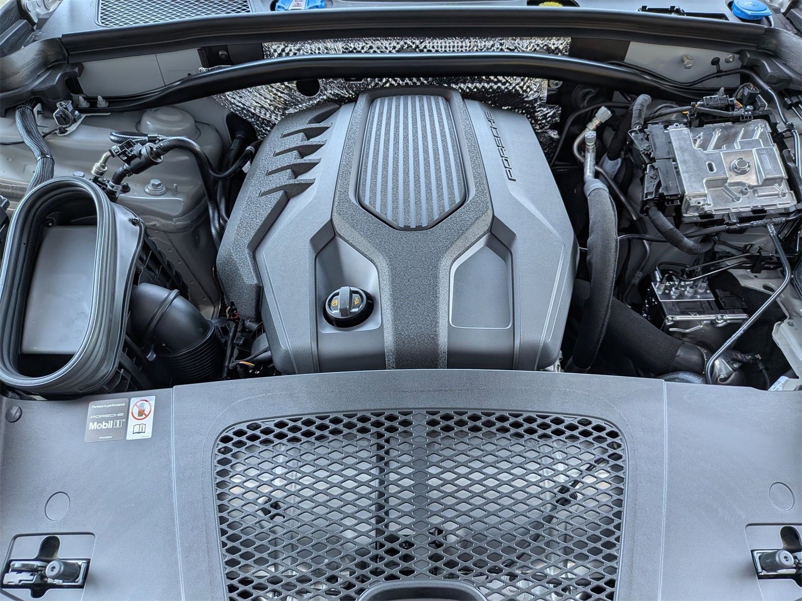 New 2025 Porsche Macan image 28