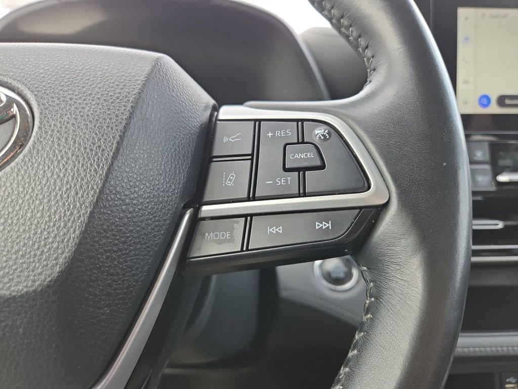 Used 2023 Toyota Highlander LE image 29