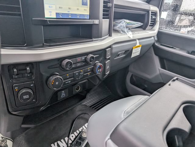 New 2026 Ford F550 4x4 Crew Cab image 23