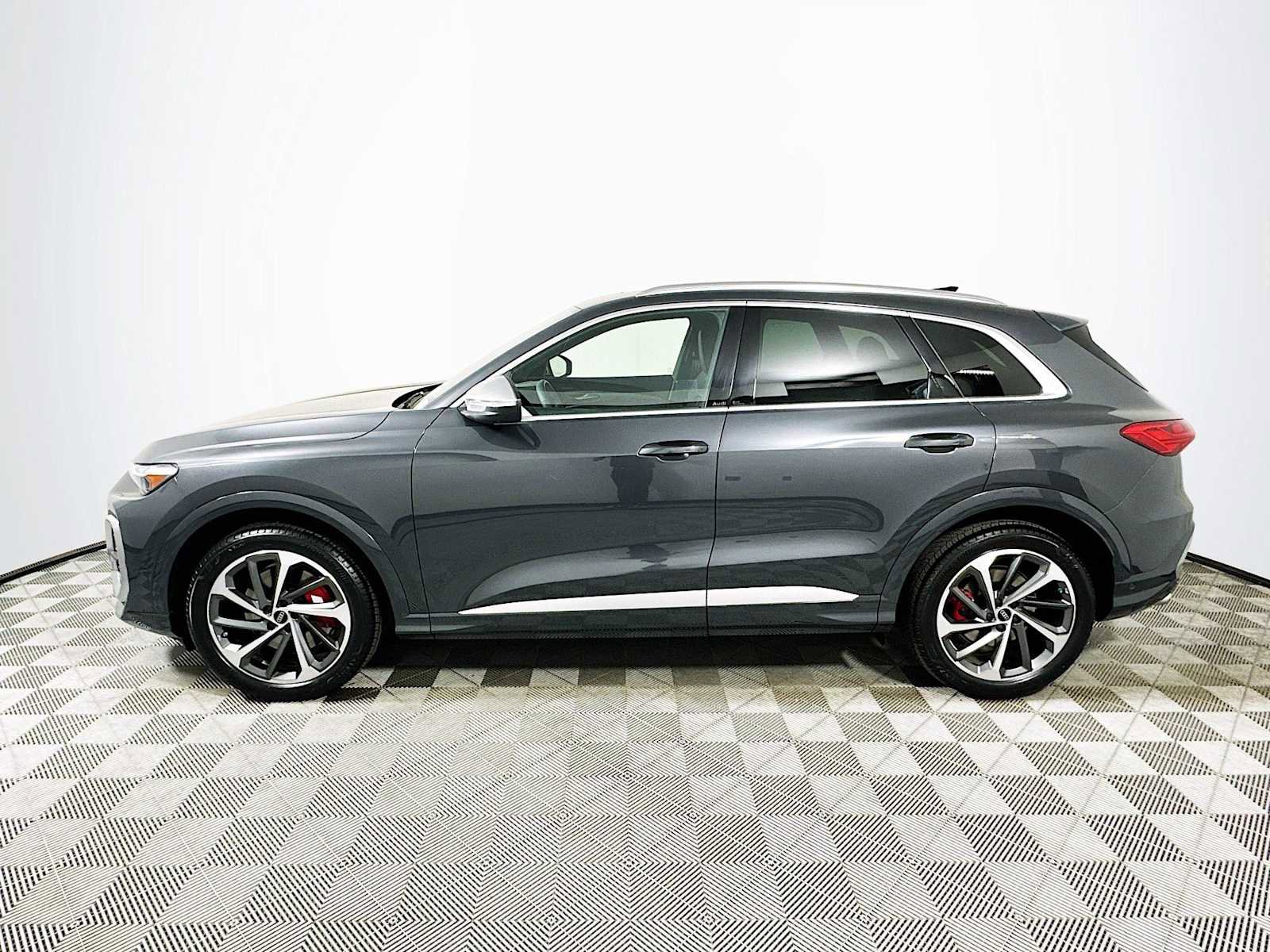 New 2025 Audi SQ5 Prestige image 4