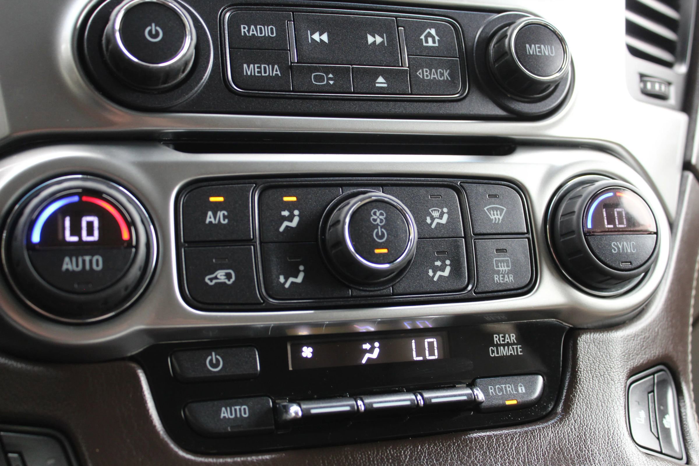 Used 2015 Chevrolet Suburban LT image 37