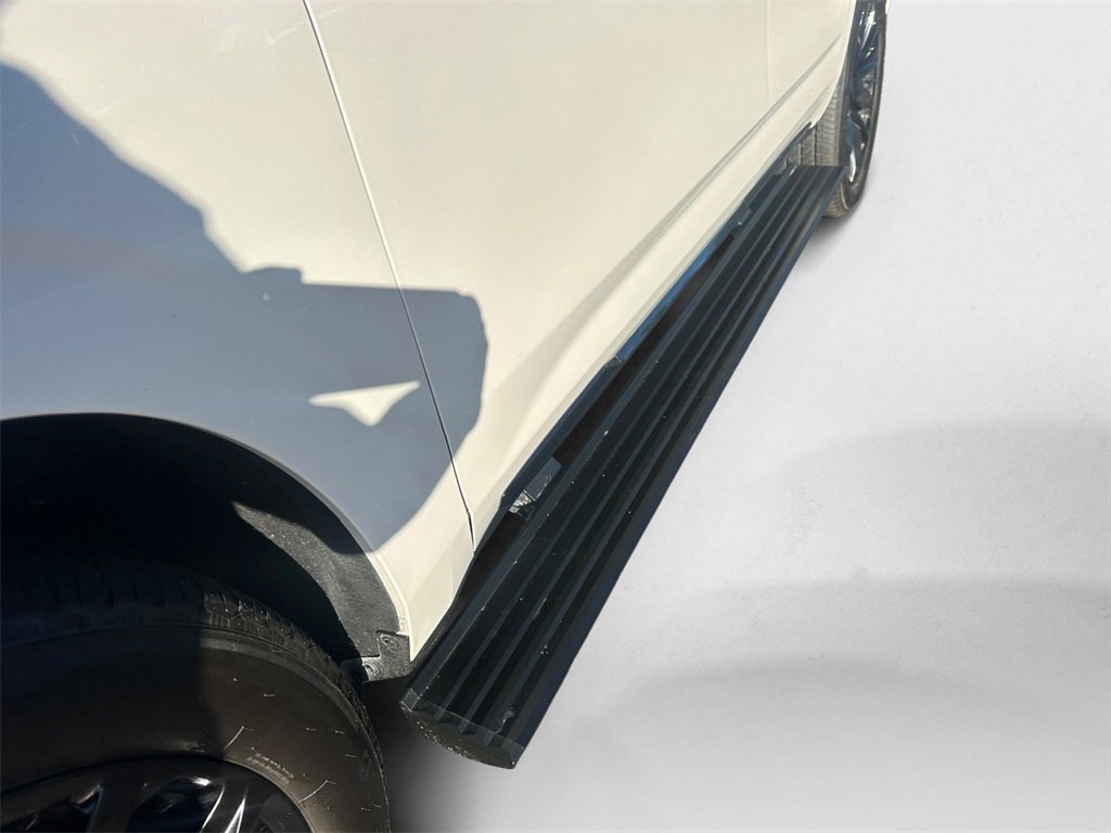 Used 2021 Cadillac Escalade Sport Platinum w/ LPO, ONYX Package image 18