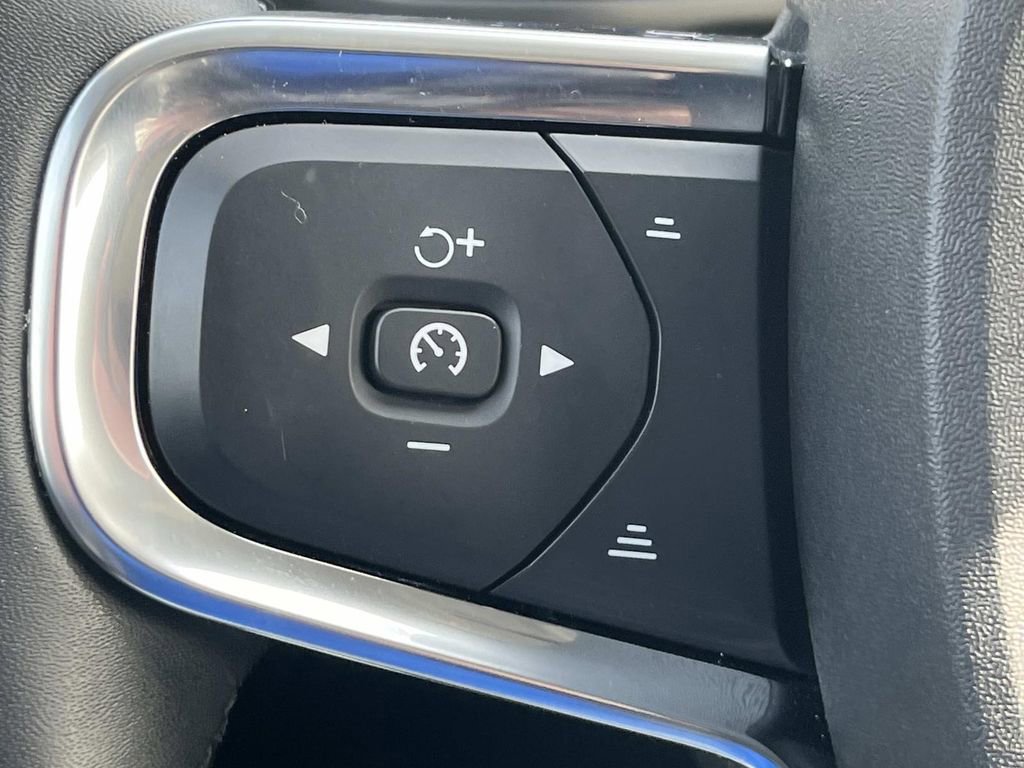 Used 2023 Volvo XC40 B5 Ultimate w/ Climate Package image 31