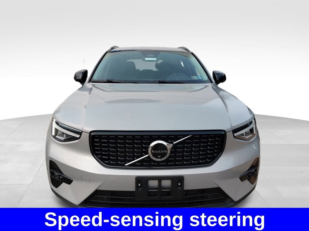 Used 2024 Volvo XC40 B5 Plus image 11