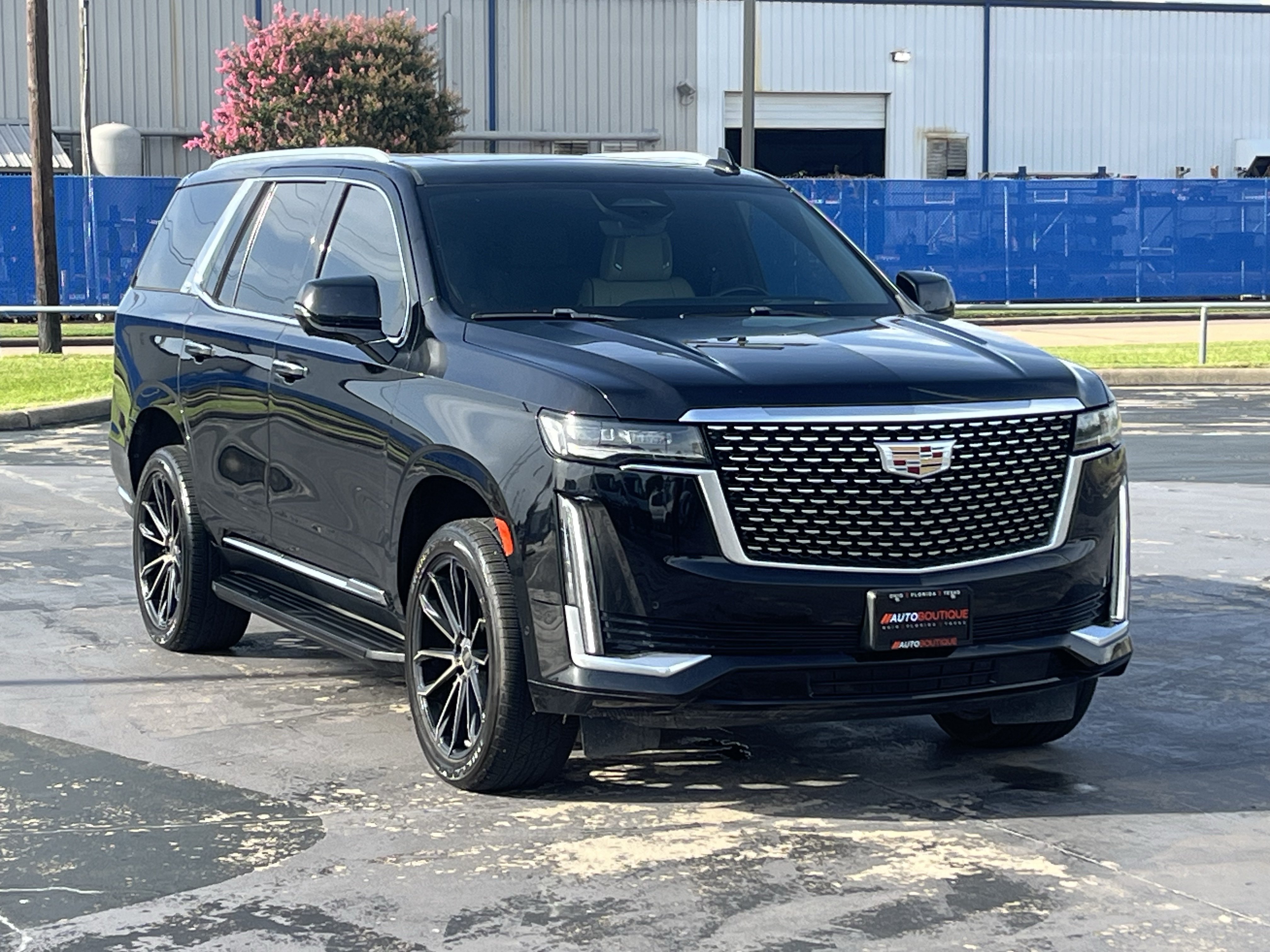 Used 2021 Cadillac Escalade Premium Luxury AWD/4WD image 3