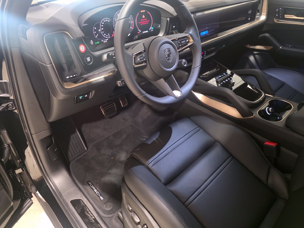 New 2026 Porsche Cayenne Turbo AWD/4WD image 5