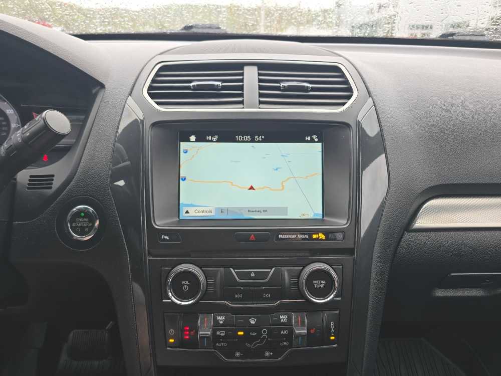 Used 2018 Ford Explorer XLT w/ Equipment Group 202A AWD/4WD image 12