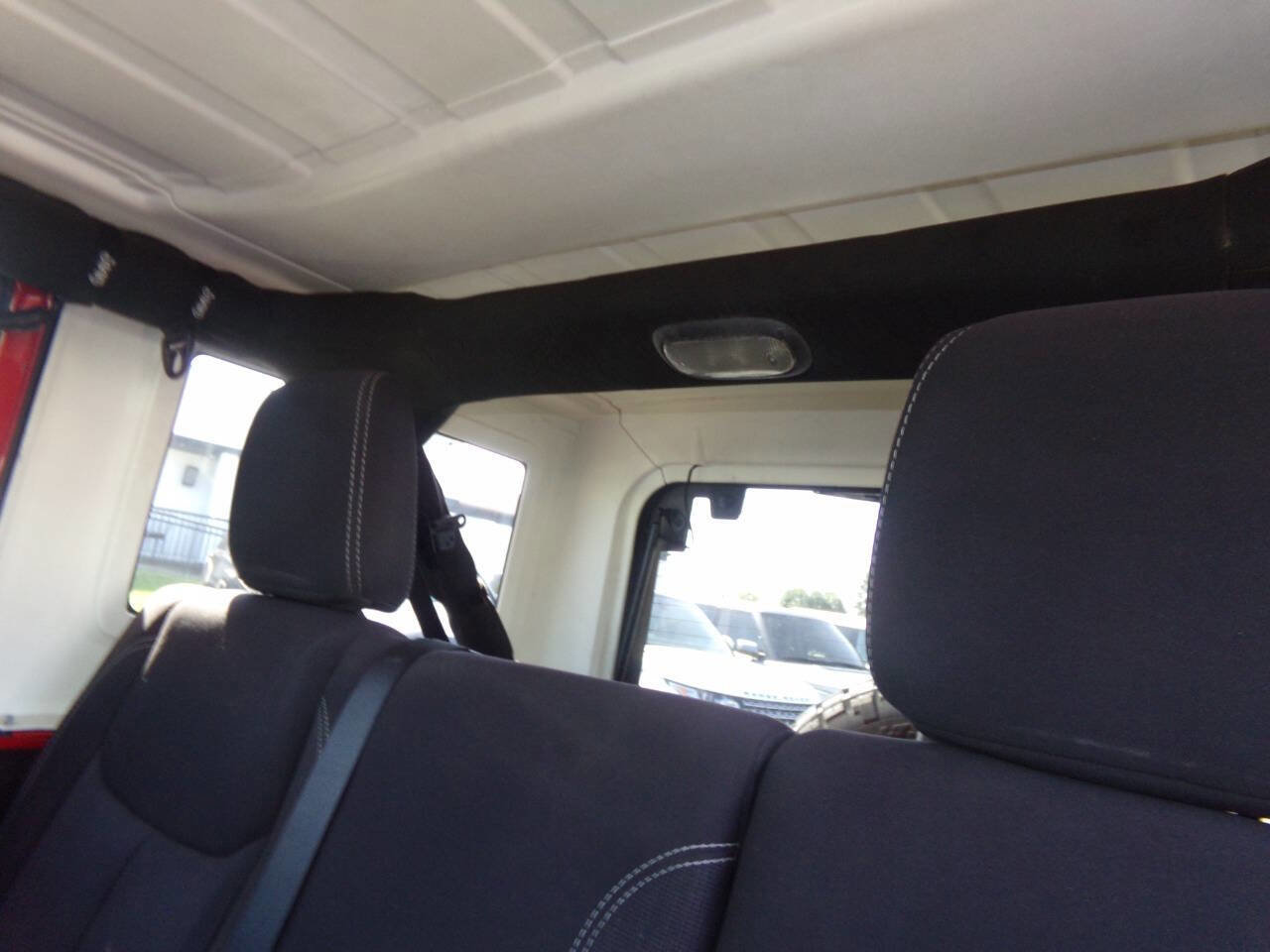 Used 2014 Jeep Wrangler Unlimited Sahara w/ Connectivity Group image 17