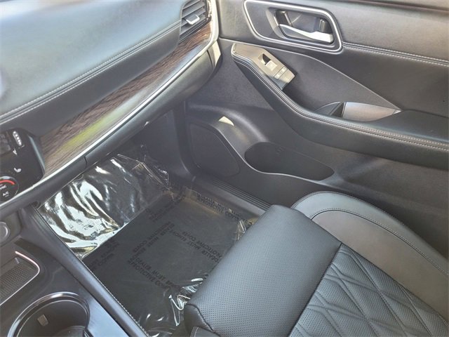 Used 2024 Nissan Rogue Platinum w/ Platinum Premium Package image 12