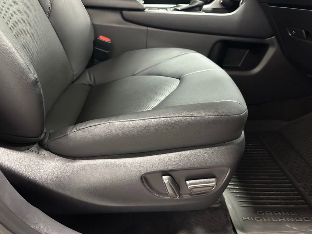 Used 2025 Toyota Grand Highlander FWD image 64