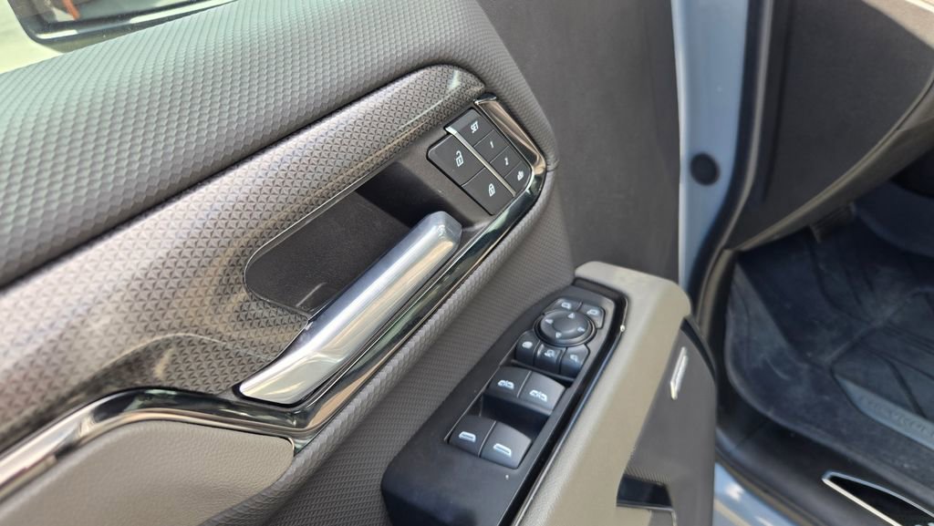 Used 2024 Chevrolet Silverado 2500 ZR2 w/ Technology Package image 17