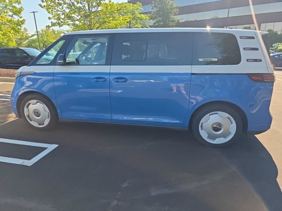 Used 2025 Volkswagen ID. Buzz 1st Edition RWD image 20