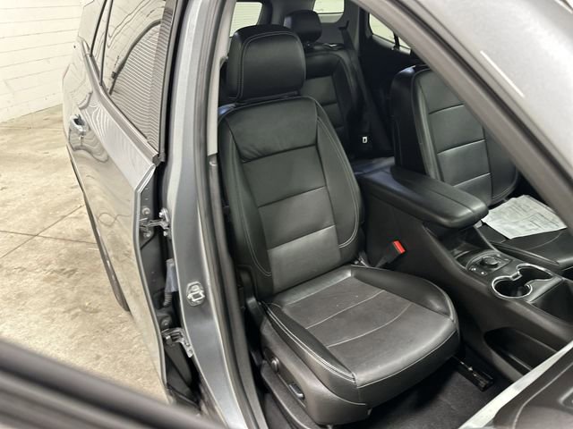 Used 2023 GMC Terrain SLT image 28