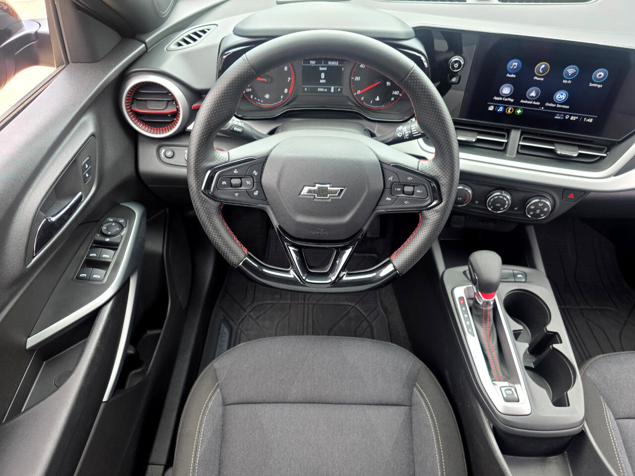 Used 2025 Chevrolet Trax RS w/ Driver Confidence Package image 13