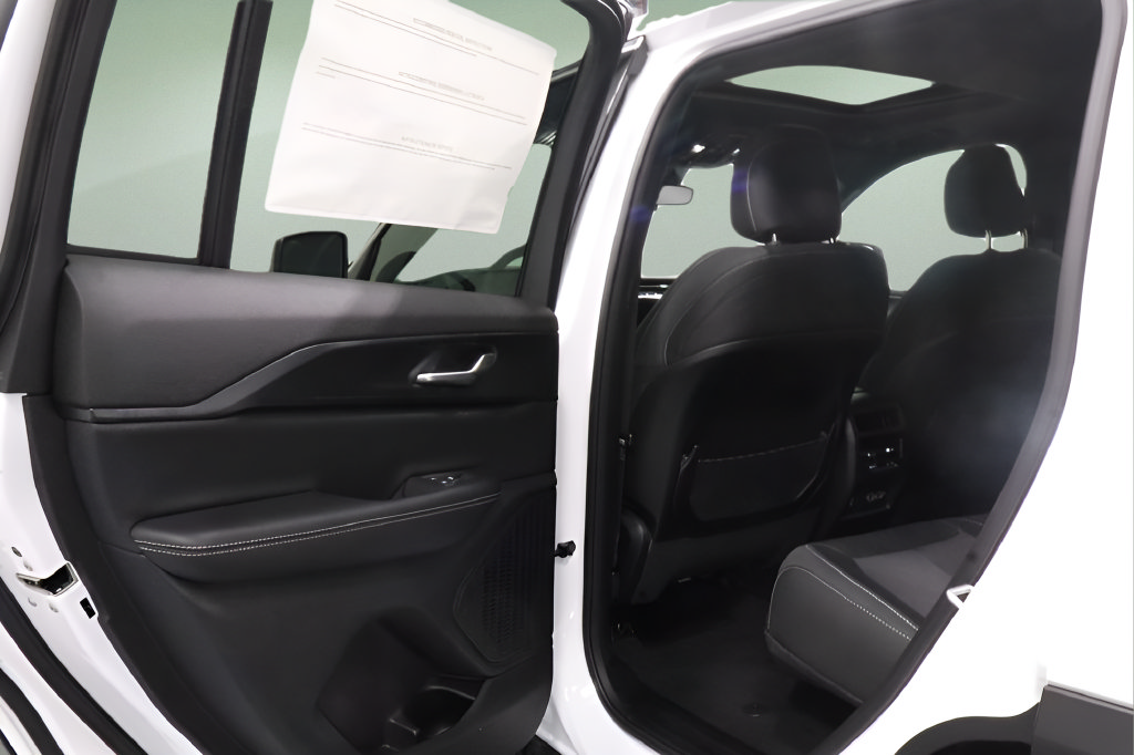 New 2026 Jeep Grand Cherokee Laredo X AWD/4WD image 14