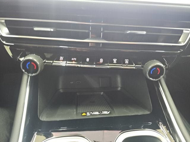 New 2026 Chevrolet Traverse LT w/ Driver Confidence Package FWD image 24
