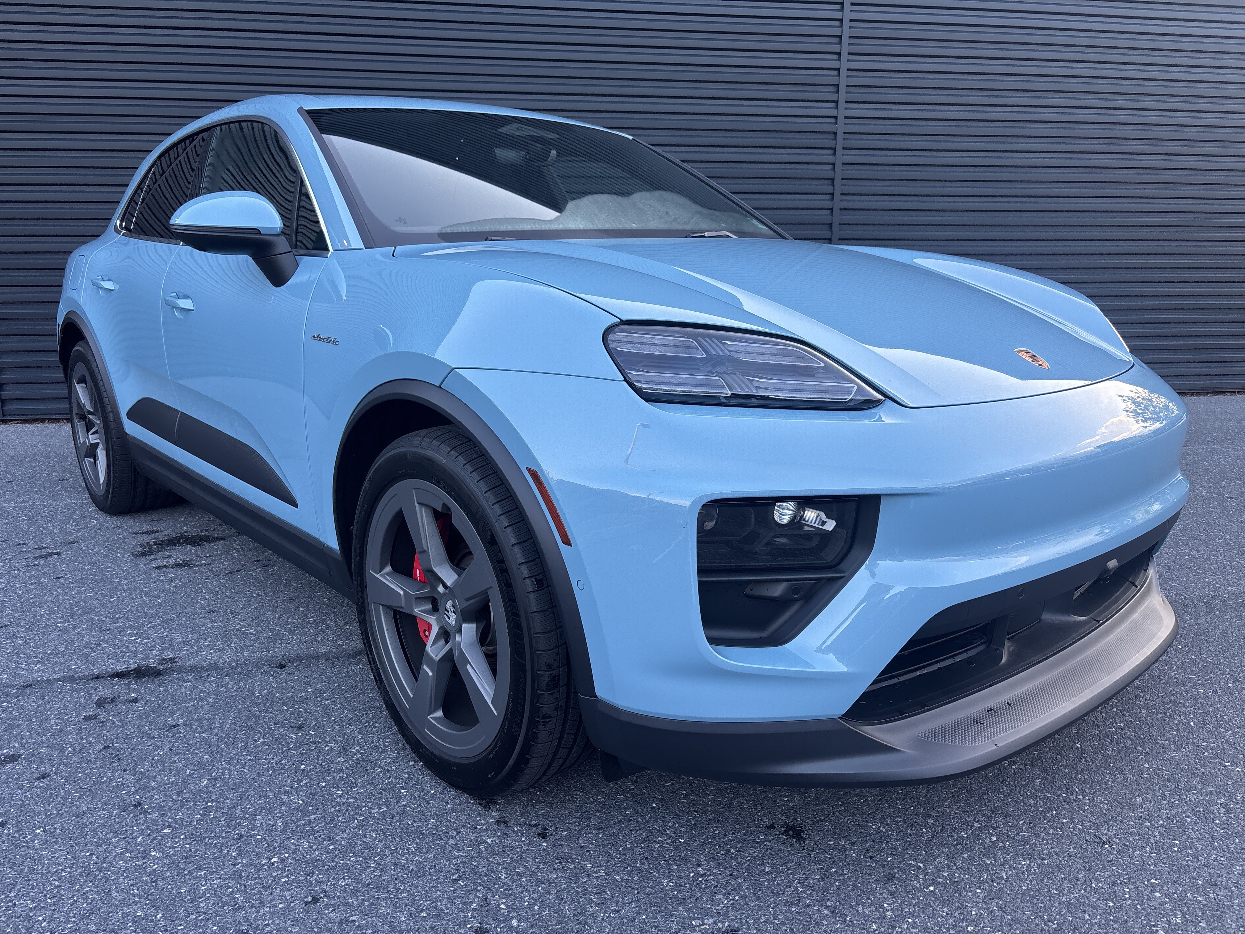 New 2025 Porsche Macan 4S Electric AWD/4WD image 9