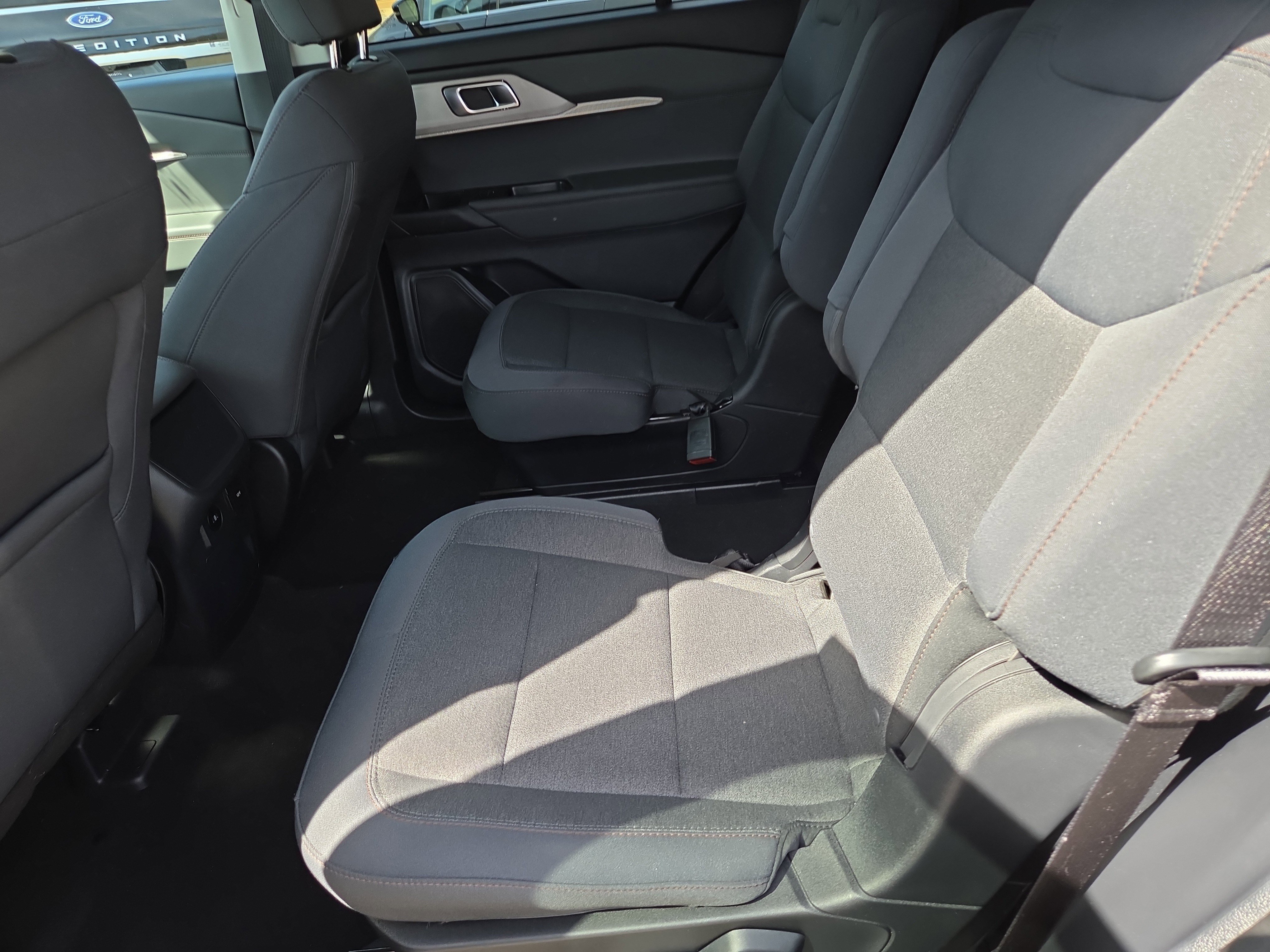 Used 2025 Ford Explorer Active image 7