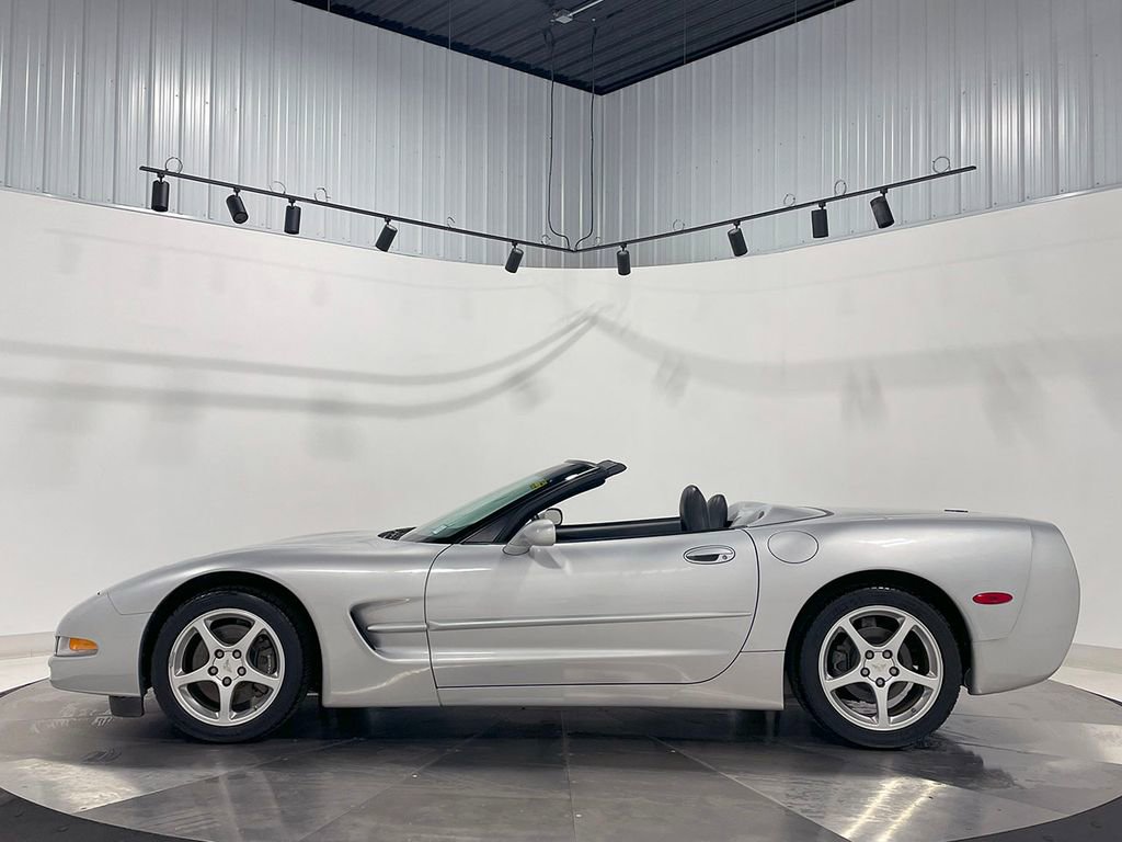 Used 2000 Chevrolet Corvette Convertible w/ Performance Handling Pkg image 11