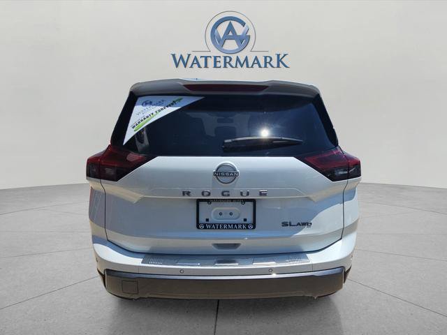 Used 2025 Nissan Rogue SL AWD/4WD image 4