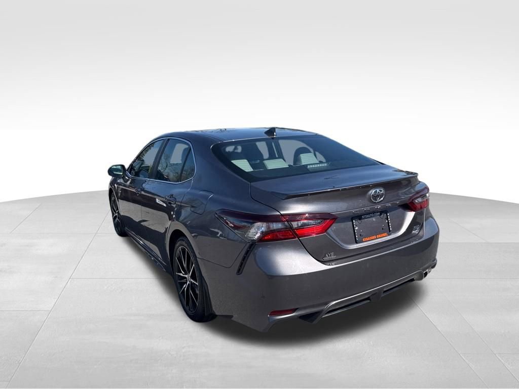 Used 2024 Toyota Camry SE AWD/4WD image 3