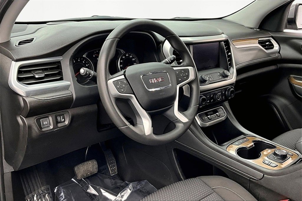 Used 2023 GMC Acadia SLE w/ Driver Convenience Package image 14