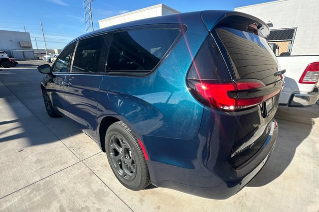 Used 2023 Chrysler Pacifica Touring-L w/ S Appearance Package FWD image 5